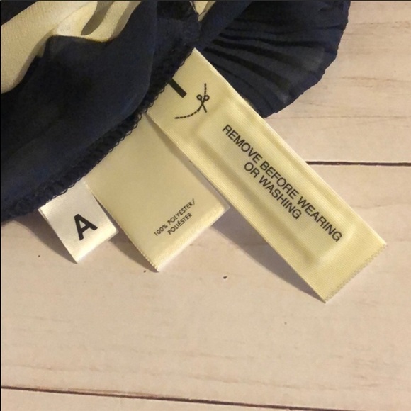 Ann Taylor butterfly blouse size XS NWOT - Picture 4 of 5